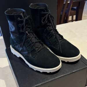 SOREL Caribou Women’s Waterproof Boots size 8.5